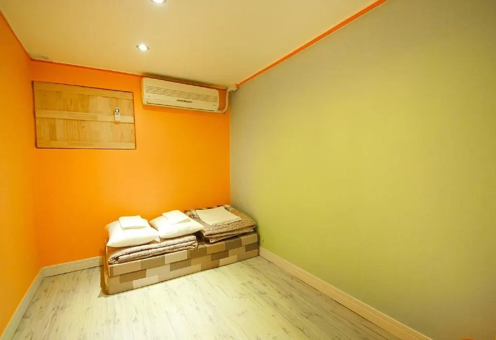 Popcorn Guesthouse Busan Station